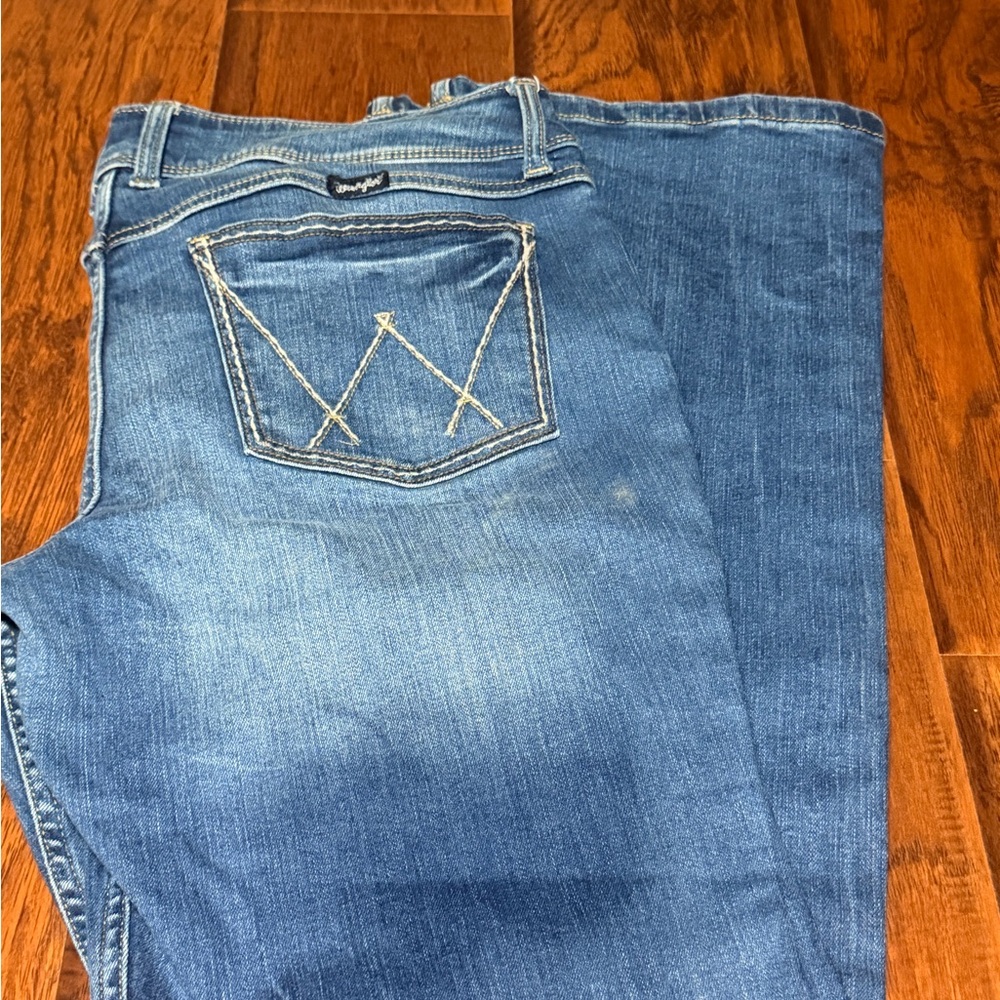 Wrangler Denim Jeans with Teal Accent - Boot Cut - Picture 4 of 6